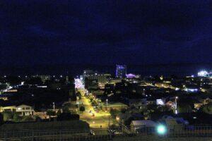 Advierten sobre auto negro que ronda a mujeres en Punta Arenas
