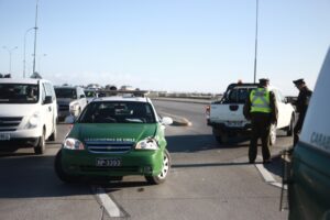 Turista europeo chocó un radiopatrulla de Carabineros
