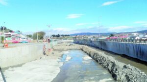 Etapa final del trabajo  de refuerzo de las riberas  del Río de Las Minas
