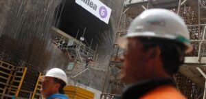 Senadores exigen que millonaria inversión en el Metro se replique en regiones