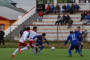 Se jugó la primera fecha de la  liguilla por el título en la Asociación de futbol Punta Arenas