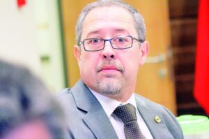 Fiscal Meléndez: “El arriendo de la sede parlamentaria fue hecho con fondos públicos”
