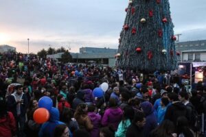 Puerto Natales y Cabo de Hornos ya encendieron la Navidad con Edelmag