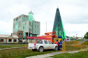 Los árboles de Navidad comienzan a encenderse en toda la Región de Magallanes