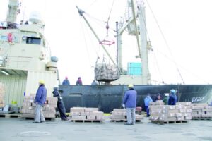 Baja de exportaciones en la región se debe a la centolla y el carbón