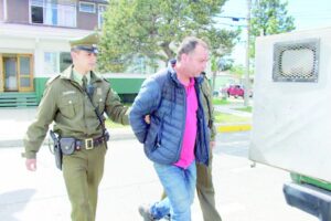 Sujeto detenido por causar daños tras manejar ebrio