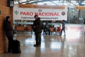 Funcionarios de la Dirección de Aeronáutica pusieron fin al paro y ahora comienza la reanudación de los vuelos