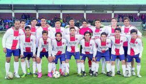 Las estrellas del fútbol brillaron el miercoles pasado en la cancha del barrio sur