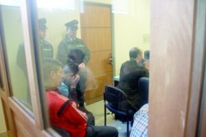 Dura pena de presidio arriesgan asaltantes de servicentro en juicio