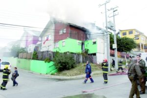 Incendio afectó vivienda de conocido vecino de la Fitz Roy