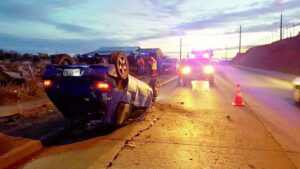 Milagrosa salvada de conductor ebrio  que volcó su auto durante la madrugada
