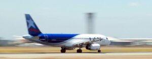 LAN anuncia demoras en vuelos internacionales y reprogramaciones en algunos nacionales