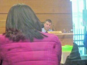Mujer detenida por morder a su pareja en ataque de celos