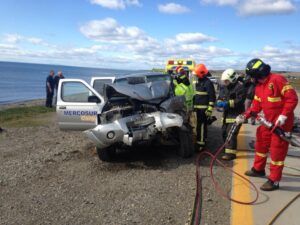 Violenta colisión en sector sur deja tres personas lesionadas