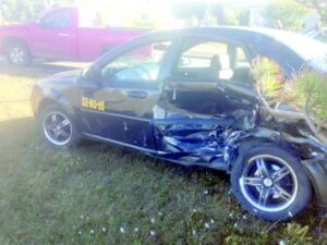 Dos lesionados dejó violenta colisión en Tres Puentes