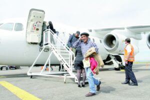 Autoridades apelan al “aislamiento” de Magallanes y Aysén en primer vuelo  de ruta subsidiada