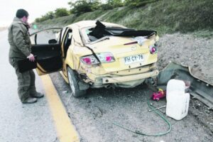 Dos mujeres graves tras salir  eyectadas en volcamiento
