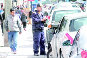 Piden mejorar servicio y mayor fiscalización en estacionamientos