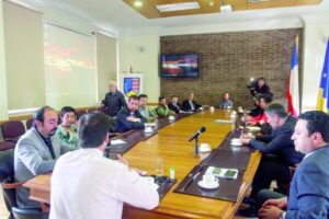 Intendente Flies llamó a seremis  a mantener conversaciones  permanentes con la ciudadanía