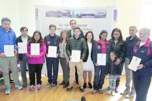 Premian a deportistas que participaron en Sudamericano de Paraguay