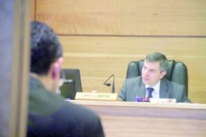 Condenada por vender casa y auto de otros por Internet