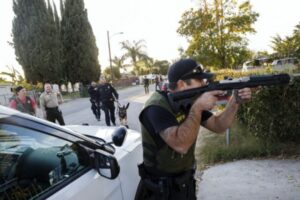 Dos de los sospechosos del tiroteo en EEUU están muertos