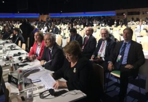 Senadora acompañó a Presidenta Bachelet a Cumbre en París