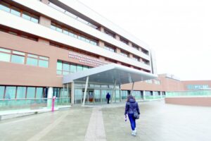 Hombre derivado al hospital  tras sufrir quemaduras con  soda cáustica en el rostro