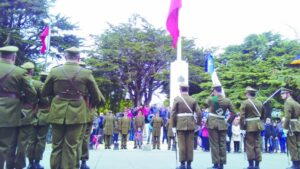 Turistas de diversas nacionalidades disfrutaron y fotografiaron el desfile dominical