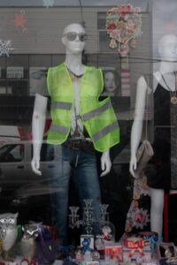 Conductores magallánicos agotaron los chalecos reflectantes