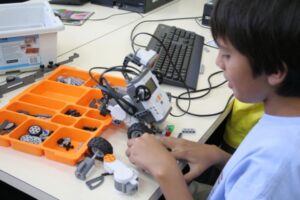 Escuela de Robótica abre sus puertas con taller de verano
