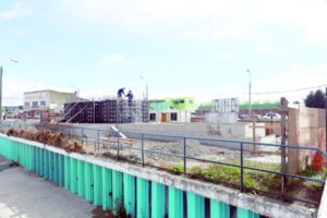 Intensos trabajos de construcción de paradero de buses rurales Mina Loreto
