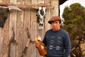 Joven rescata el arte de la talabartería y la soguería en Tierra del Fuego