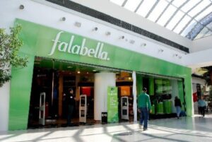 Tras falsa acusación de robo Falabella deberá indemnizar a familia con 10 millones de pesos