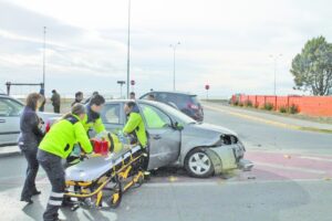 Descompensación de conductora provocó colisión