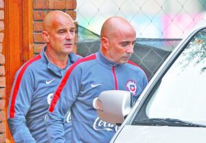 Sampaoli quiere dejar “La Roja” pero Arturo Salah le dijo “no”