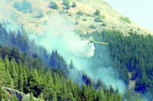 Monitorean posibles  riesgos para la salud  por incendio forestal