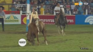 Magallánica Carla Roehrs fue la mejor en Festival de Doma Jesús María