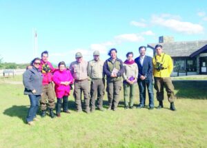 Subsecretaria de Previsión Social se reunió con trabajadores de Torres del Paine