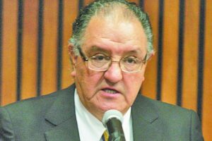 Huenchumilla critica a Bachelet  y dice que saldo de su visita a  La Araucanía fue “igual a cero”