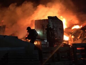 Tres incendios de madrugada en Punta Arenas dejaron pérdidas millonarias