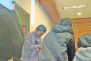 Tres jóvenes fueron detenidos a bordo de un vehículo robado