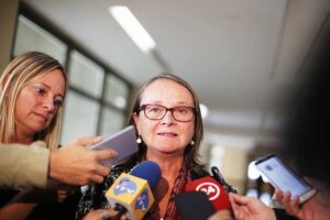 Oncóloga infantil visita por un día Magallanes y  familiares dicen que “esto no cambia el escenario”
