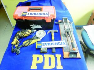 El primo del año: robó y vendió herramientas de  familiar mientras se alojaba en su casa