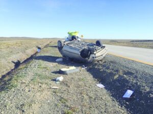 Fatal accidente: una mujer fallecida y una con riesgo vital fue el saldo de volcamiento