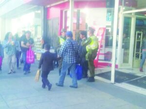Detienen a sujeto que amenazaba con cuchillo en pleno centro