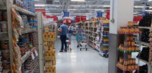 Organizaciones sociales llaman a no comprar en supermercados coludidos