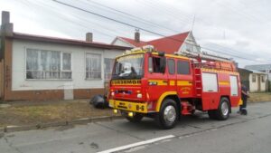 Incendio afectó a quincho en Avenida España