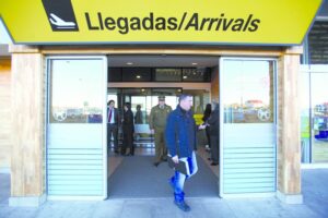 Detienen a sujeto que portaba armamento en el aeropuerto
