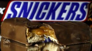 Alerta: Snickers y otros chocolates fueron sacados de 55 países